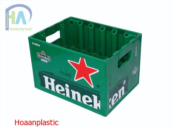 Két bia nhựa Heineken
